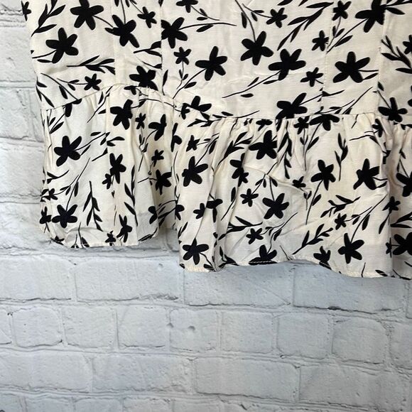 Emory Park Pitaya Women’s Black Cream Floral Smocked Peplum Tank size Medium - Picture 2 of 5